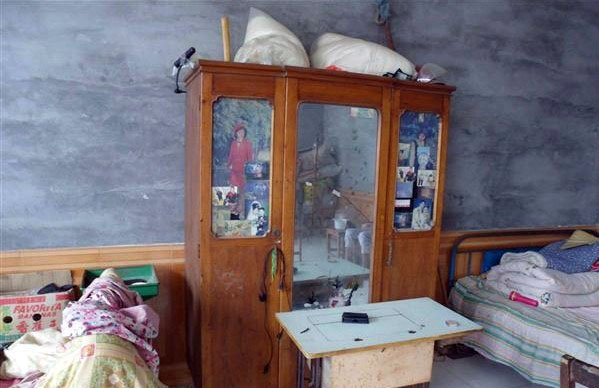 ����һ�ǣ����˸�үү���õ�ɳ����������û�������ļҾ���