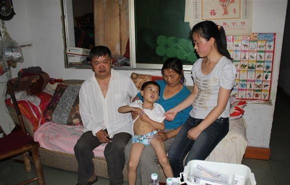 孩子的爷爷奶奶一起的合影