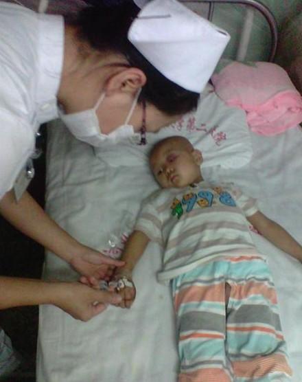 ��ҩ10���Сʱ������Ҫ���ˣ�С��ΰ�ڿ���ʿ���̷��