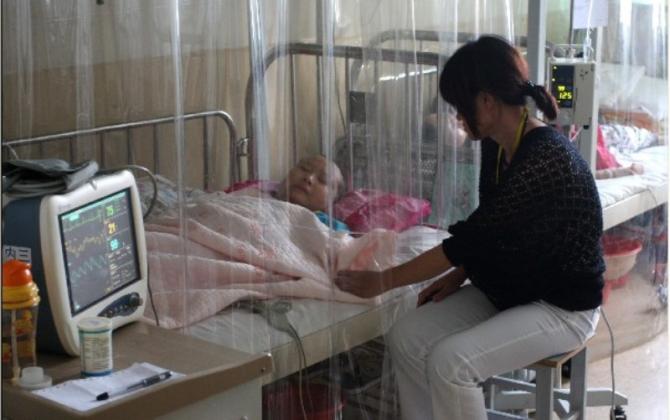 סԺ��ʱ�򣬰ְ��ڼ��չ���̱�Ĵ���ӣ�ĸ�׾���ҽԺ�չ���˧��