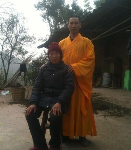 ���˺�ĸ�������ߣ�ĸ��ʱ����ʹ���̣�������ʹ�ޱ�