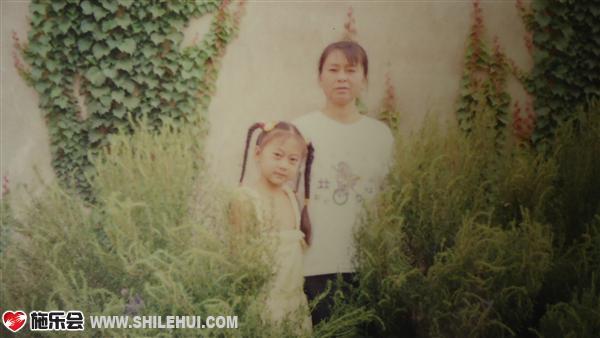 ������ʮ������裬���������黨�裬�����۾���ԲԲ�����������˾�����ϲ��