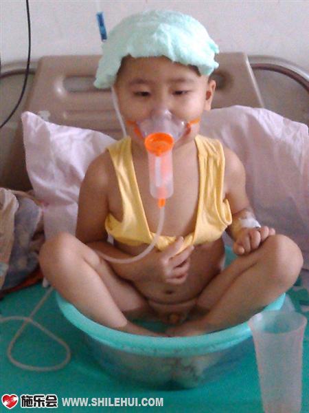 ����Է��������˰�Ѫ֢������40�ȣ���������������ƨ���������£�