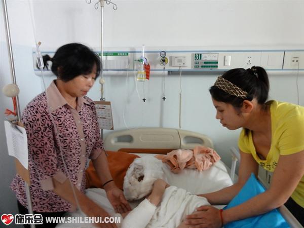 ���̣��󣩺�ĸ���������غ���С�������ߣ�С���ձ�������һ��&ldquo;��ͷ����&rdquo;������ֻ¶�������ǿ׺�С��͡�