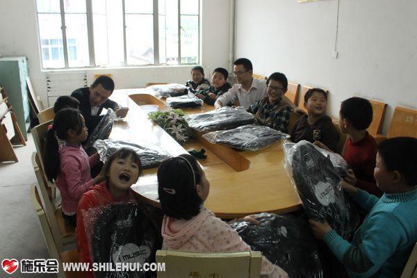 ʩ�ֻṤ����Ա��С�����ǵĹ�ͨ����Щ����ĺ��������δ���Ķ���