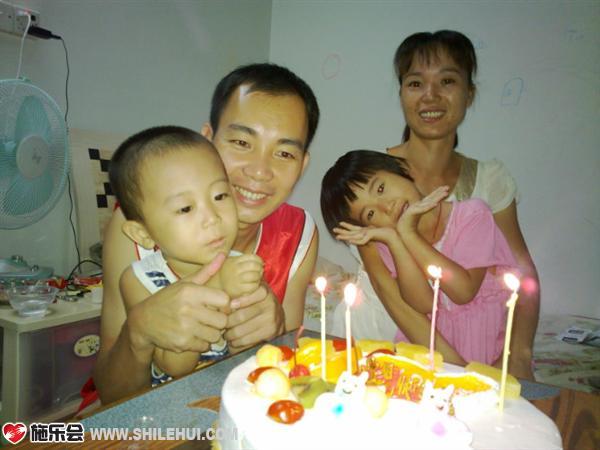 ��������Ǵ�С����տ������ݸ��Ѫ�ڶ��죬����պ��������գ���������ǰְֵĹ����͵ģ���С����û����Ѫ�������������޾���ʺ��۵����ӣ������е���Ҳ���Ĳ�������