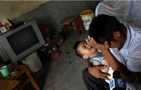 Ϊ�˻����������������Ǯ�����Ĳ�����ÿ�쵽���������ֽ��ÿ�칤��9Сʱ��׬180Ԫ��7�·ݣ�����Ǯҽ�Σ���������үүֻ�ý����ӻغ�������ס���ڡ�