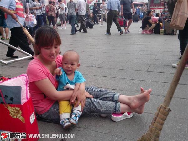 ҽԺ�ſڣ��ұ��Ŷ������ڵ���