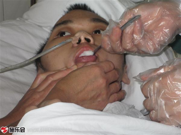 ��ʿ����Ϊ������һ�뻤����ÿ��Ҳ�����������Ļ���������û��Ǯ��������ҽ�ƻ����Ѿ�ֹͣ��