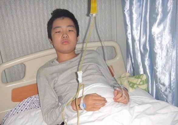 ��������ѪС�壬ÿ7����һ������һ������ûǮ����10�죬�۵׳�Ѫ��ҽ��˵�ٳ�һ������Բ��������Ѫ���������Σ�ա�  