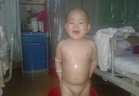 ������ԡ�ף��Ǻǣ�С��Ƥ��ϴ�裬��֪�����������ͻ��в�ħ���֡�С������һ��Ҫϴ����Ŷ��  