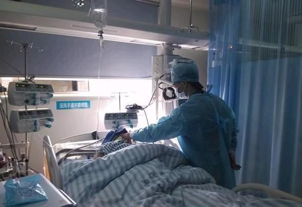 �����-����֢�໤��������ҽ����Ա�ڲ鿴���顣  