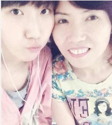 ������ϣ�ڱ�������ҽԺ���Ų�����Ϊ����һ��Īչ��ĸ�׿��ĵ�Ц���յ�һ����Ƭ