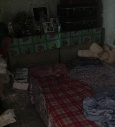 �����θ�ĸ��Ů������һ��С���ϣ����ڻ谵��ʪ