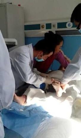 ҽ���ڲ鿴�˴���ҽ�������趼��æ��ס����������ʹ��ֻ�к����Լ���֪��