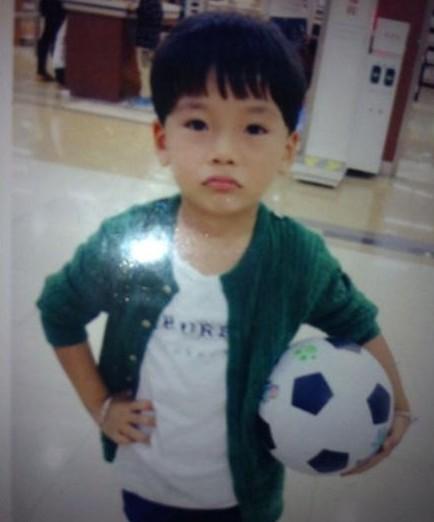 ��ĸ����ôһ�����ӡ����ǽ���Ż���ǰ����Ƭ��˧���ɰ��ĺ��ӣ�����Ŀ��Ĺ���