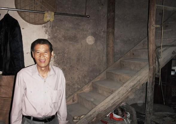 ʢ����վ�ڼ������¥�ݷǳ��ĳ¾ɣ�û��������������Ʒ����Щ����ù�����������ܼ�ࡣ