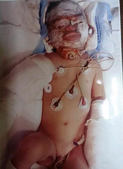 һ������Ĵ�����������׵ĺ��ӣ�������ҽԺ������ʱ�ĵ���Ƭ