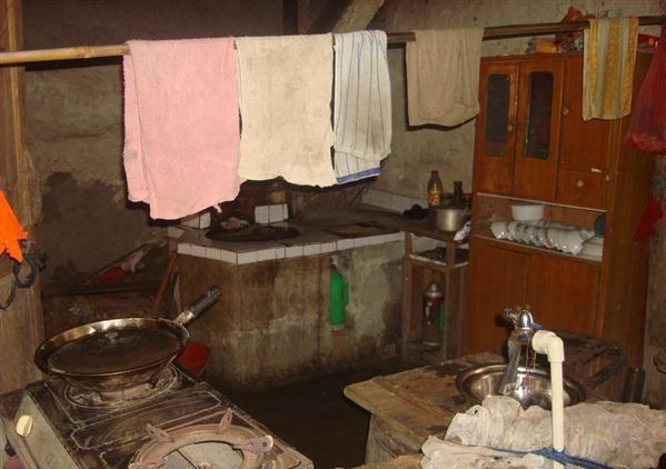 ��������ĳ�����ʮ��խС����̨�Ѿ�������Ѭ����Ŀȫ��