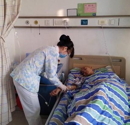 ���ƹ��󣬸��ղ��ˣ�����4��39.5�ȣ���Ѫ�����Ѿ���Ⱦ�����춼Ҫ�ҵ��롣