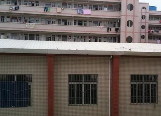 ���ݼ�ס��ѧУ�ֵķ�����