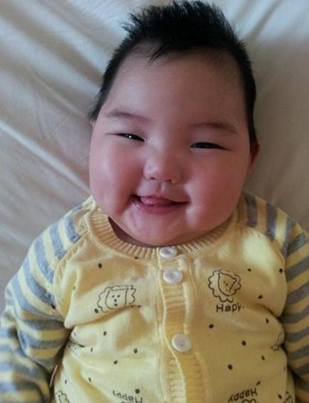 ΪС���һ��������а��Ц�ݣ�����ĸ���˶��ټ�����������ˮ