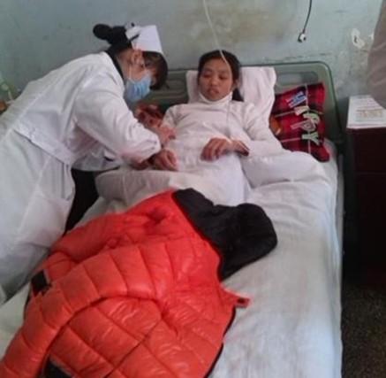 ҽԺ��ʿ��Ϊ���������ƴ��룬����ÿ����룬һ˫�ֵ���������׵ĺۼ�