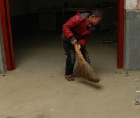 �ڼ��︸ĸ��������������ҪΪ��������ƶ����ͣ����Ǻ��ܶ��µİ������˴�ɨΪ��