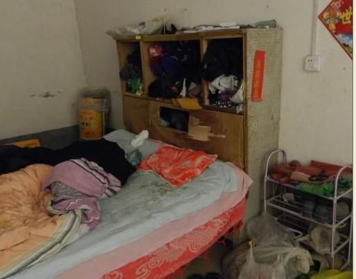 ���Ǻ��͵ܾܵ�ס�ķ��䣬������ܼ�ª��û��ʲôֵǮ�İ���