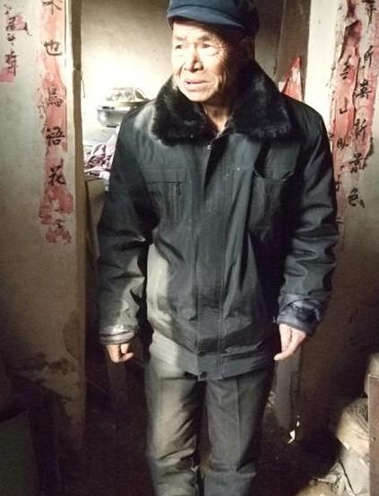 ����������ѡ���˴��ŵ������·���������ɫ���壬����������