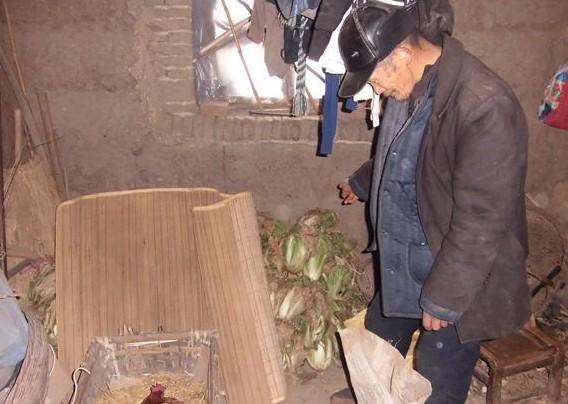 һ���������´������˾��ֵ�ײˣ�˵������һ��������в˳��ˣ��Աߵļ�������ι���ġ�