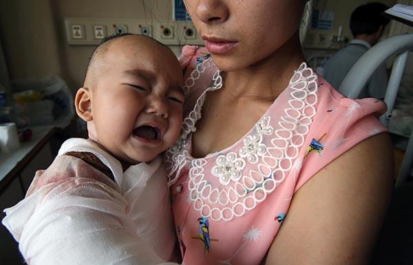 �����٣�8���£�ѧ����ײ����ˮƿ������...