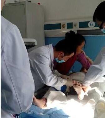 ҽ���ڲ鿴�˴���ҽ�������趼��æ��ס����������ʹ��ֻ�к����Լ���֪����