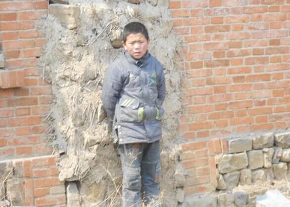 ���Ĳּ��ſڵ�һ�ǣ����Ĳ����󲻰�˵Ц����Ծ�ͷ�е���