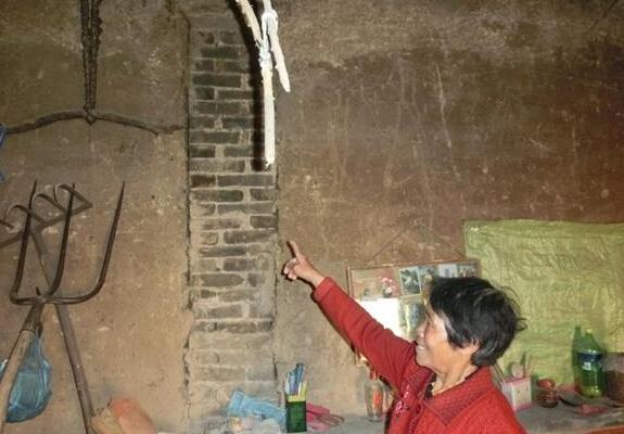 ���������˾�ס�ķ��ݼ�ª������©�꣬Ҳû��Ǯ���ɺͷ���