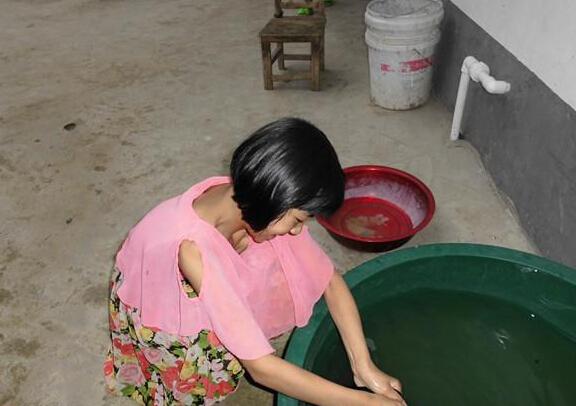 ʧȥĸ�׵�Ф�����ѧ��������ƽʱ�����Լ�ϴ�·�