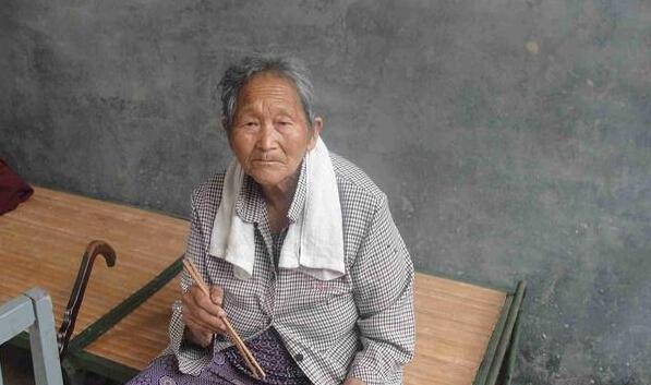 ���������˵Ķ��Ӱ���ǰ����ȥ�������·��������˺����Ķ�ϱһ������