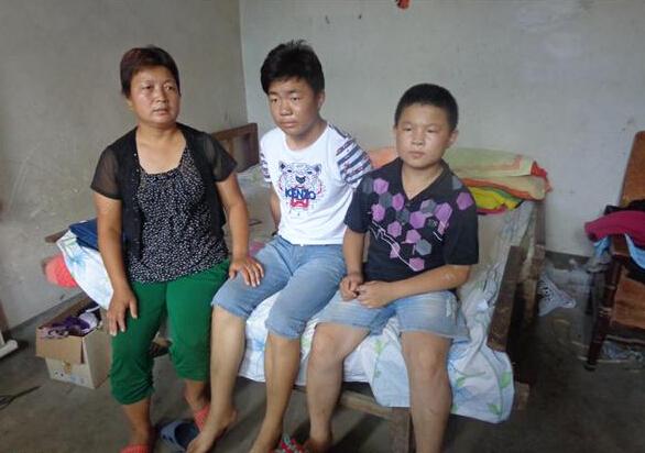 �ҵ������Ÿոտ�ʼ������ѧҵδ��ɣ���û��Т˳�������װ��İְ����裬���װ��ĵܵܣ�����̫��Ĳ���������������Ҳ��ҺͰְ�����˵���������Ǹ����ġ�