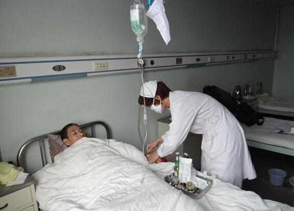 ��ʿ���Ź�·��ҩ��������ע���ŵ�ƿ����Ϊ��Щ����Ǯ����������ö໨һ��Ǯ��