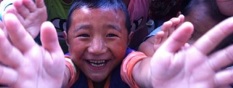 ������Ҫ��ʲô�� ���й����ȹ�����������£�The Wings of Hope-ϣ��֮���������������ϣ�������ϵķ�ʽ������ϣ���ĳ�򣬷ɵ�����Ҫ�ĵط����ṩ��ʵ�ʵľ�Ԯ��Ϊ�������ײ�Ĳ��˼�����Ů��������ϣ������������ļ�ֵ��