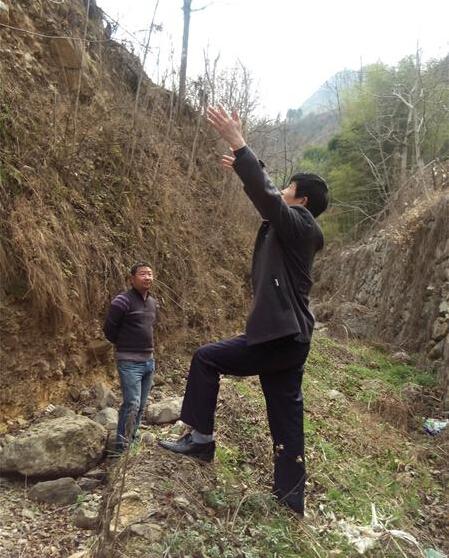 ��Ҫ�޽�����ʯ�������ݵĿ�4.5�ף��Ÿ߶�18.3�ס����湤��20�ף�����12��,�������ϴ�.���úܸߡ����ʽ�ȱ�ڽϴ�,������ԶԶ����,ϣ������ᰮ����ʿ���Ԯ��֮��,���Ų�ʩ,����������