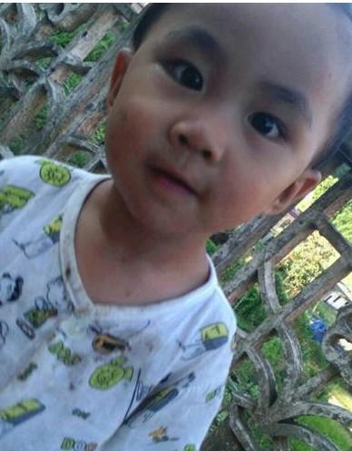 ����ǰ��С�۷�����Ȼ���ز��ߣ����ǿ��Կ���С�۷�����ɫ������