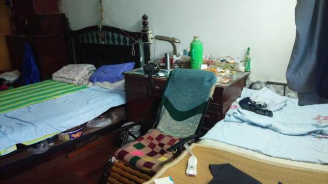 ����������������ޣ������Ͱְ����裬�Լ�үү���̼���һ����ʮƽ���Ķ������ڣ�