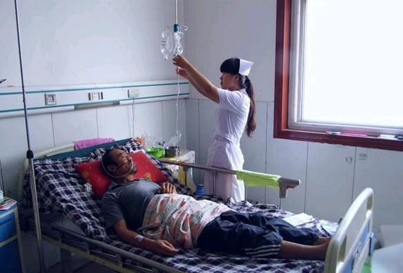 סԺʱ�������޷���ʳ��ֻ�п�ҩ��ά��������