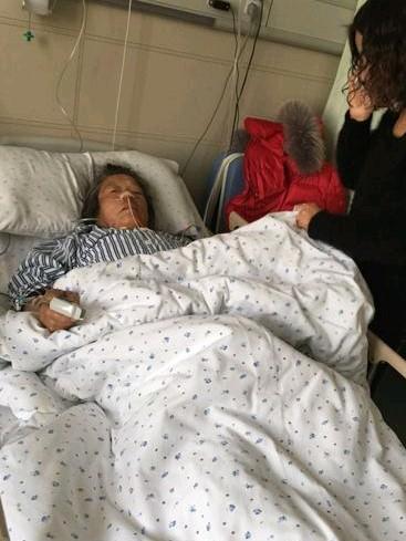 Ů��һֱĬĬ���ڱ���Ĩ����