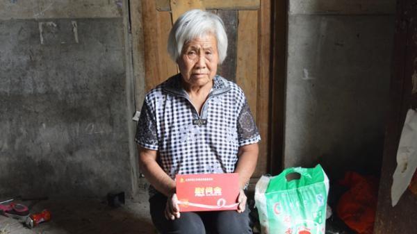 ���֮�£�Դ�ھ�����Ҫ��չ��ũ��ľ���������Ҫ��ߣ������˴���ȥ������д򹤣�ʣ�µľ���������͵ĸ�ĸ��ũ���ϼҹ¿����Ρ� ��Щ���˳������ܹ¶�������������������Ȼ�Ѿ������������ȽŲ���㣬������ȻҪ�е������ũ�����������������ȫ�޷��õ���Ч���ϡ��ر���һЩƶ��ƫԶ�������������ˣ������������ƣ�һ���������⣬�޷���ʱ�������ƻ����û��Ǯ���ơ�