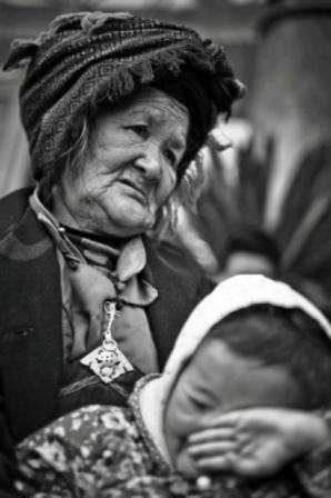 ��ѧ�о����֣�����ũ���������������Ӫ������������ũ���н���ͨ���ʽϸߣ�һ�������˴�����Ӥ�����Լ�ͥ�ı������صĴ����������������Ϊ���д����Ѷ��������ġ�������Ϊ����������Ĵ���ҽ��ҽԺȴ����������Ҫ4��������5��ԪǮ����������ˮ�����ź��ӻص��˴��