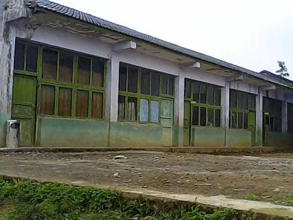 ����ѧУ�ٳ������򳡽��� 1��	��ƽ����Ӳ��600ƽ���ף������򳡣���45Ԫ/ƽ���ף�С�ƣ�27000Ԫ�� 2��	�����һ�ף�����װ����3000Ԫ/�ף�С�ƣ�3000Ԫ�� �ϼƣ�30000Ԫ�� ����ѧУ�����Ļ�Χǽ���� 1��	Χǽ���裨2.2�׸ߣ�0.2�׺�20�׳�����300Ԫ/�ף�С�ƣ�6000Ԫ�� 2��	�����Ļ�ǽ��10000Ԫ�� �ϼƣ�16000Ԫ