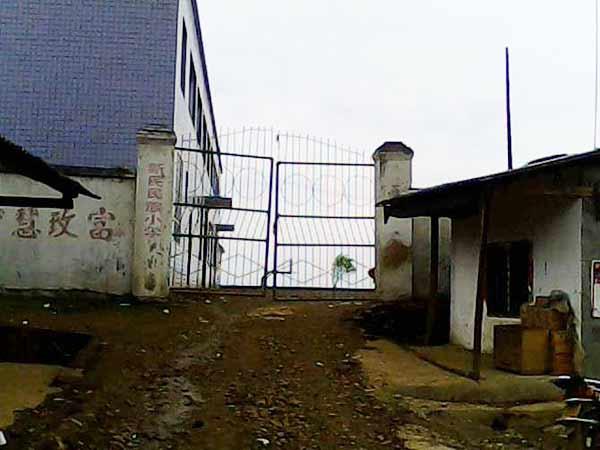 �ƿ�ʹ��:  һ��У���޽� 1��	��������15�����ף�30Ԫ/�����ף�С�ƣ�450Ԫ�� 2��	��������3�����ף�20Ԫ/�����ף�С�ƣ�60Ԫ�� 3��	�ֲ�1�֣�4800Ԫ/�֣�С�ƣ�4800Ԫ�� 4��	У�Ż���������15�����ף�400Ԫ/�����ף�С�ƣ�6000Ԫ�� 5��	�ż���ש����40ƽ���ף�150Ԫ/ƽ���ף�С�ƣ�6000Ԫ�� 6��	�������Ǵ�ש����װ�Σ����������Ļ���20ƽ���ף�150Ԫ/ƽ���ף�С�ƣ�3000Ԫ�� 7��	5�׿���2.5�׸߲����У��һ����С�ƣ�6000Ԫ�� 8��	��ʩ�ѡ��˹��ѵȣ�8000Ԫ�� �ϼƣ�34310Ԫ