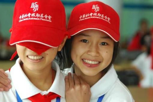 ���ڣ�2015�꣬Ϊ���ϵ����ǣ�Բһ��СС���롣2015���&ldquo;�Ҹ��г�&rdquo;������Ŀ����������8��10�յ�17�ճ�����30�����������ض�ͯ��������Ҹ���ͯ�꽫�Ӻ��ϱ�������������һ��Ϊ���ǵ�����ʵ�־���һ�ݰ��ģ����������Ҹ��г���־Ը���Ŷ�������8�£��Һ������ڱ������㣡